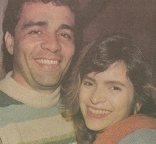 Arquivo:Andre-filho-e-monica-rossi.jpg