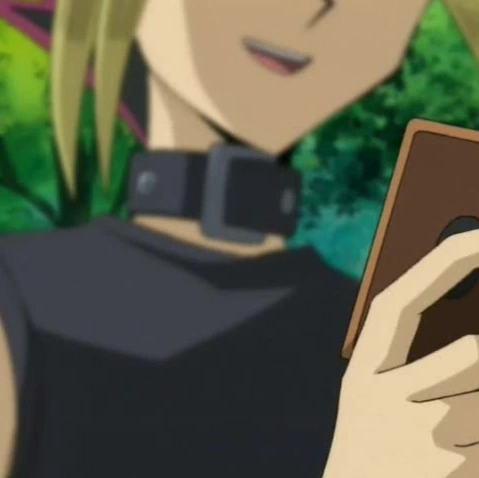 Arquivo:GXx001 Yugi holding Winged Kuriboh.png