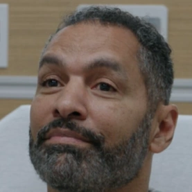 Arquivo:Bob (The Pitt).png
