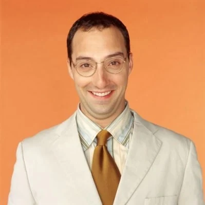 Arquivo:Arrested Development Tony Hale Byron Buster Bluth 25.jpg
