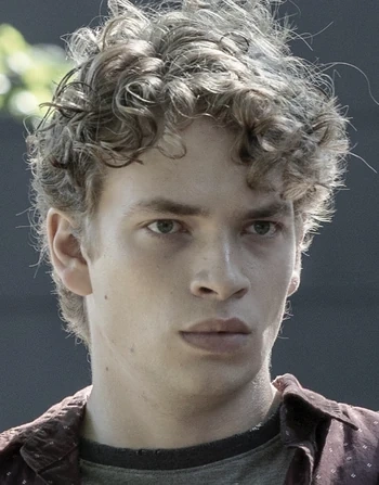 Arquivo:Mason Beale (WB).png