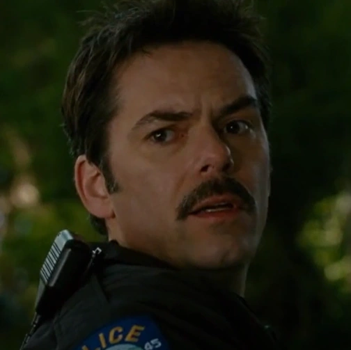 Arquivo:Charlie-New Moon.png