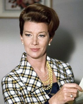 Arquivo:Moneypenny-1969-1a1.jpg