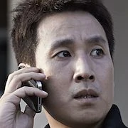 Arquivo:Um Dia Dificil-Lee Sun-Kyun.jpg