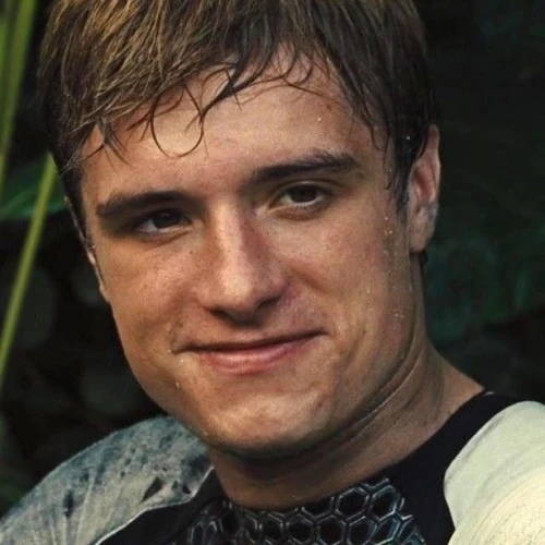 Arquivo:Peeta Mellark (JGS-VRZ-2).jpg