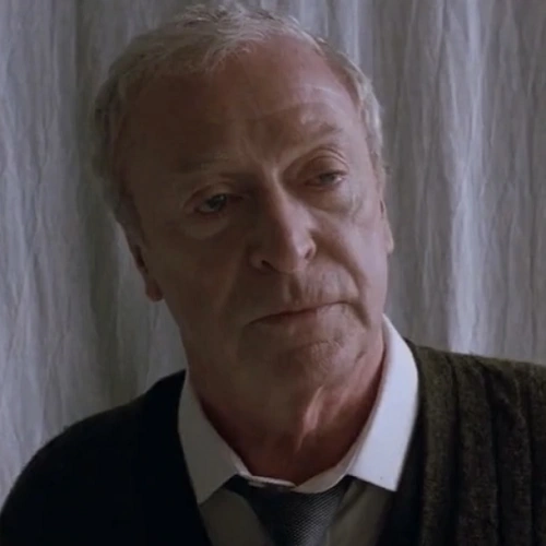 Arquivo:Alfred Pennyworth - BB.png