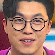 Arquivo:Park Yong-Woo - EVETUV.jpg