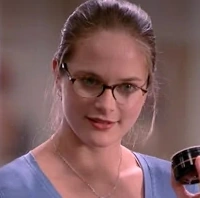 Arquivo:Carrie2 - MonicaJones.webp