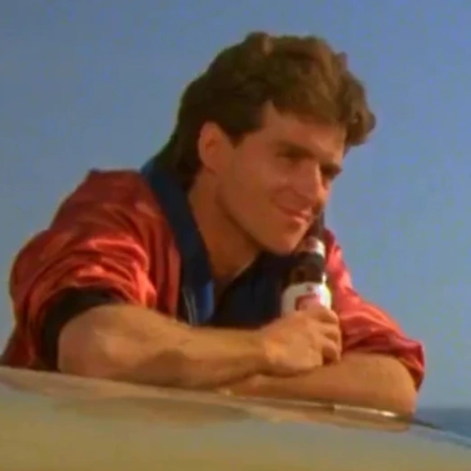 Arquivo:Homem na praia 2 (KK1).png