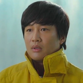 Arquivo:Kim Ja-Hoon Along foto 2.webp