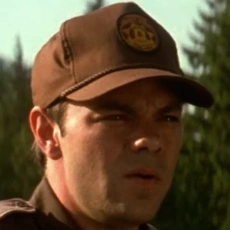 Arquivo:Pânico no Lago (1999) - Burke (Jed Rees).png