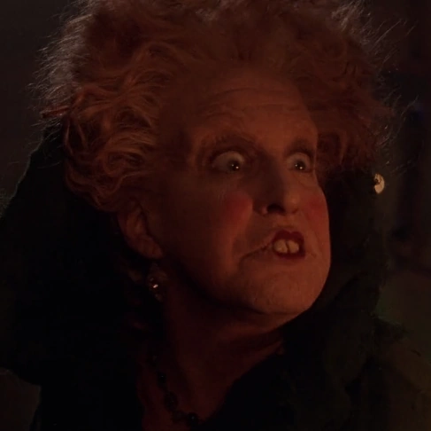 Arquivo:Winnie Sanderson 1 (Abracadabra).png