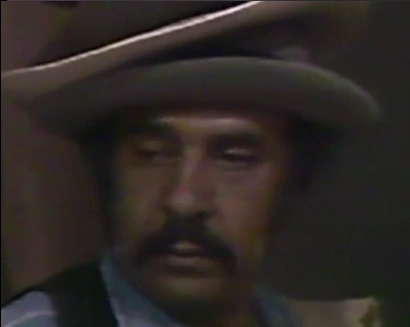 Arquivo:RoupaVelhaChaves.png