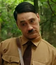 Arquivo:Taika-waititi-jojo-rabbit.jpg