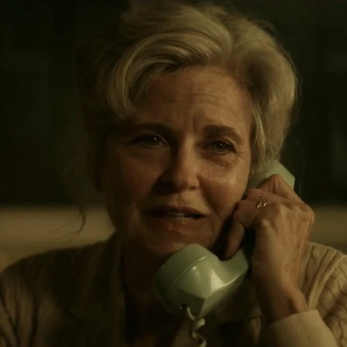 Arquivo:Martha Kent anciana - SL.png