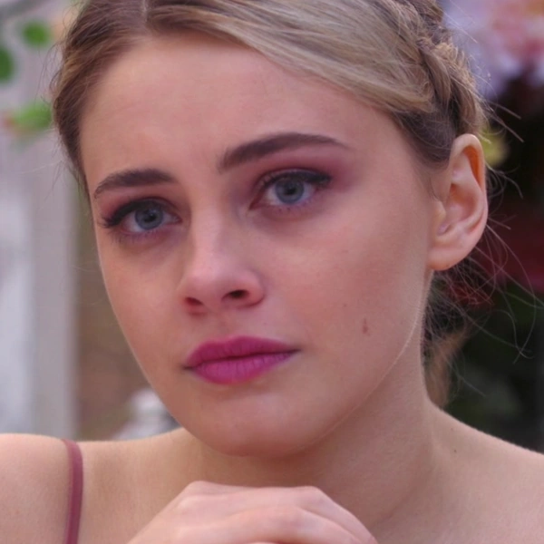 Arquivo:AE Tessa Young.png