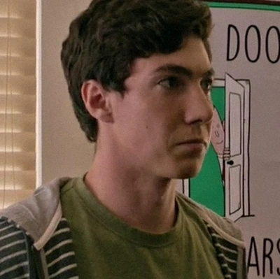 Arquivo:Aaron (Love, Simon).png