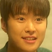 Arquivo:Jung Woon-Ho GAROTA DO SÉCULO 20.png