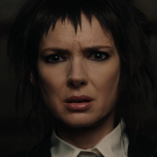 Arquivo:Lydia (Beetlejuice 2).png