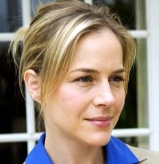 Arquivo:Rita Bennett (Dexter).png