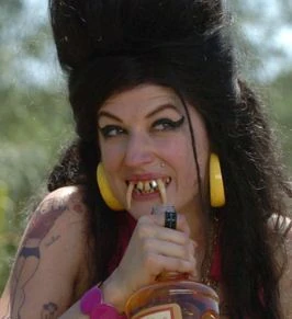 Arquivo:Amy Winehouse (SH-ALDI).webp