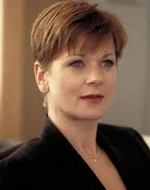 Arquivo:Moneypenny-1999-1a1.jpg