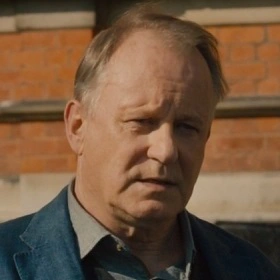 Arquivo:Erik Selvig (V-EdU).png