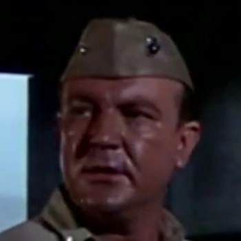 Arquivo:Horizonte de Glórias (1951) - General (Barry Kelley).png