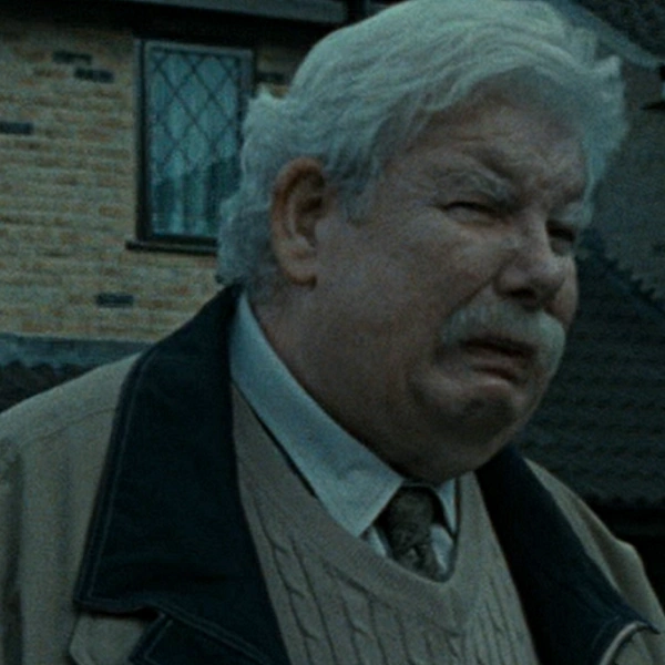 Arquivo:Tio Válter Dursley (Harry Potter - Relíquias 1).png