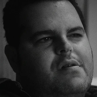 Arquivo:Josh Gad (Magnum).jpg