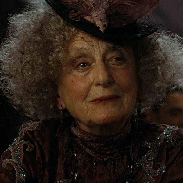 Arquivo:Tia Muriel Weasley (Harry Potter - Relíquias 1).png