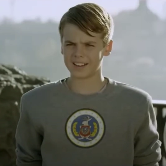 Arquivo:Tom Estranho (criança) - Esquadrão Bizarro O Filme.png