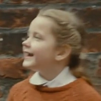 Arquivo:Menina no beco (MeC).png