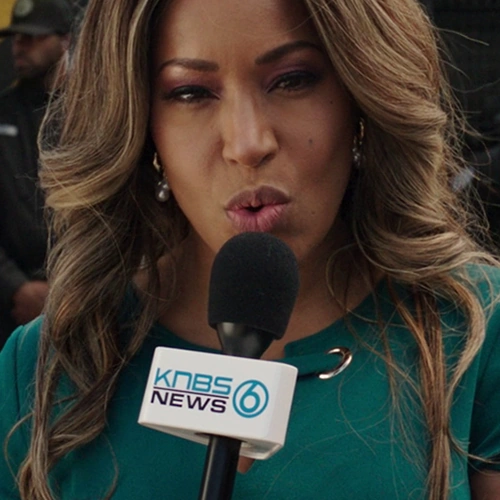 Arquivo:Repórter da KNBS News (MH-DdH).png