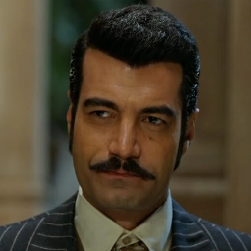 Arquivo:Demir Yaman (Terra Amarga).jpg