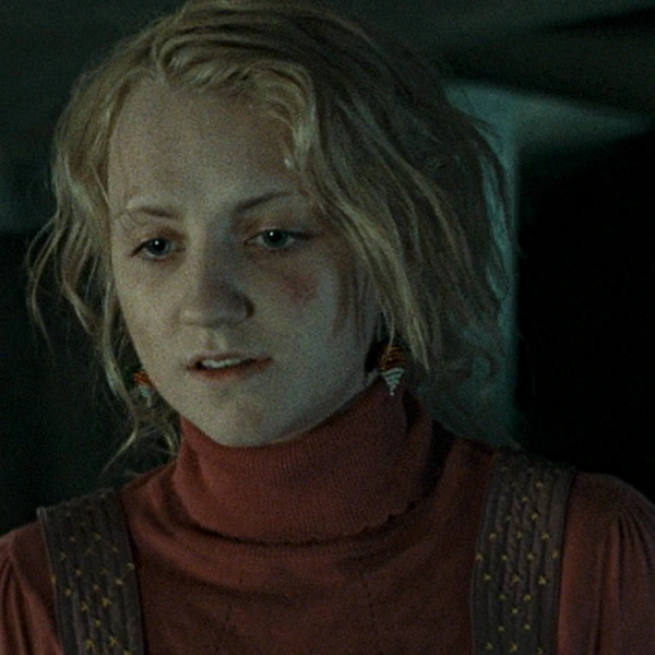 Arquivo:Luna Lovegood (Harry Potter - Relíquias 1).png