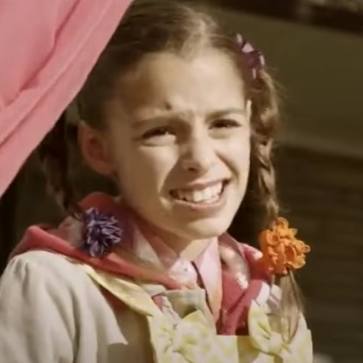 Arquivo:Polly - Esquadrão Bizarro O Filme.png