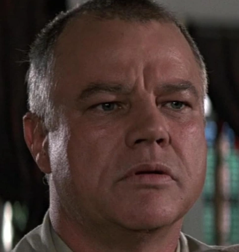 Arquivo:Brad Whitaker.png
