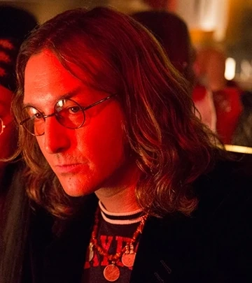 Arquivo:John Lennon (Vinyl).png