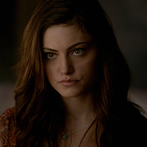 Arquivo:TVDHayleyMarshall.webp