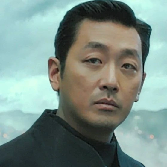 Arquivo:Along With The Gods-The Two Worlds-Ha Jung-Woo.webp
