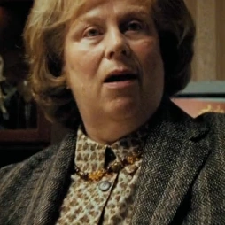 Arquivo:HP3MargeDursley.png