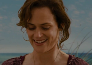 Arquivo:Renee-dwyer-and-the-twilight-saga-breaking-dawn-part-1-profile.png