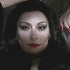 Arquivo:Morticia Addams.png