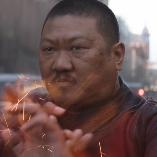 Arquivo:Wong-AvengersIW.png