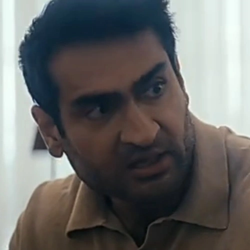 Arquivo:Kumail Nanjiani-TB.png