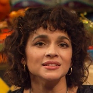 Arquivo:NorahJones-Sésamo-50ºAniversárioCelebremos.png