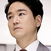 Arquivo:Descendentes do Sol Han Suk-Won.jpg