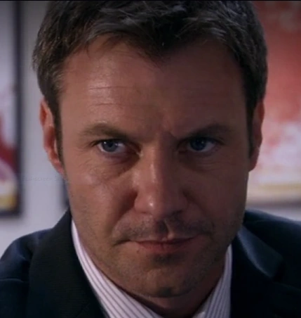 Arquivo:Cole Harmon (Dexter).png