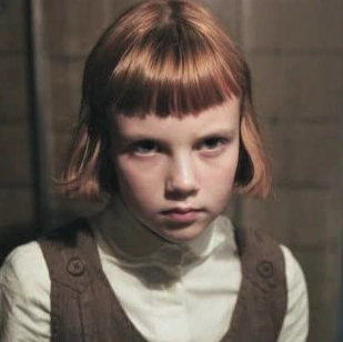 Arquivo:Beth joven - gambito de dama.png